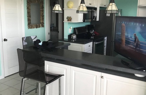 Venice Condo | Beach Front Condo, Venice, Florida. 2 bedroom, 2 bath, heated pool.