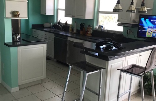 Venice Condo | Beach Front Condo, Venice, Florida. 2 bedroom, 2 bath, heated pool.