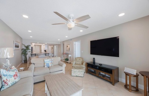 Madeira Beach Condo | Beach Front Corner Unit - #309 Madeira Norte