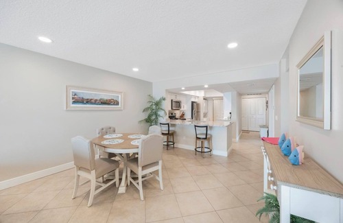 Madeira Beach Condo | Beach Front Corner Unit - #309 Madeira Norte