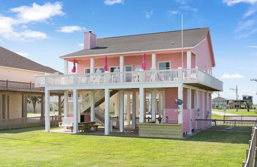 Crystal Beach House | Beach Front Cottage with Beautiful Ocean Views!