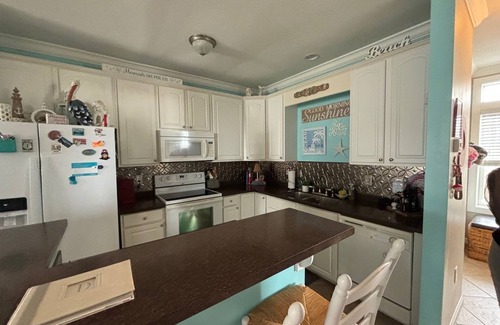 Pass Christian Condo | Beach Front Cozy 2-bedroom condo in peaceful Pass Christian with WiFi, AC