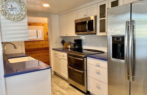 Rockaway Beach House | Beach Front Cozy Cottage-Private Path to Instant Beach Access! New Upgrades!