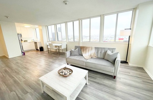 Verdugo Viejo Apartment | Beach Front Loft at Santa Monica Pier