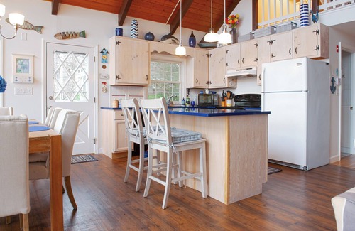 East Falmouth House | Beach Front on Beautiful Jenkins Pond, Quiet Area, nDiscounted off season rates!