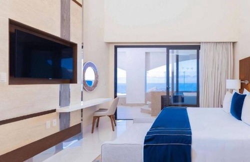 San Jose del Cabo Hotel | Beach Front Resort - 3 bedroom penthouse - Ocean tower - March 15-22nd