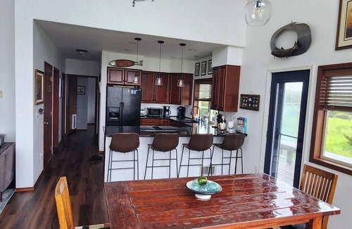 Westport House | Beach Front Retreat with Amazing Ocean Views - sleeps 6