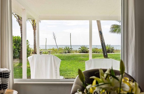 Nokomis House | Beach Front Two Bedroom Bungalow on Casey Key - 10