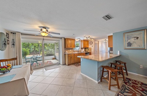 South Gate Ridge House | Beach Getaway Close to Siesta Key, Shops and Restaurants
