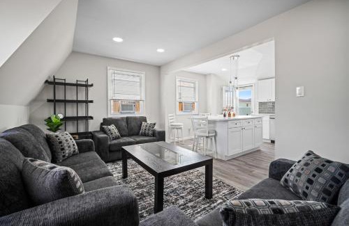 Southend House | Beach Getaway Parking 2 blocks to Beach