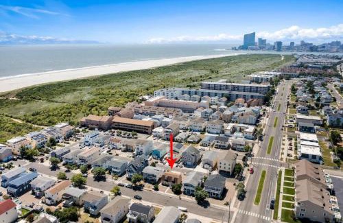 Southend House | Beach Getaway Parking 2 blocks to Beach
