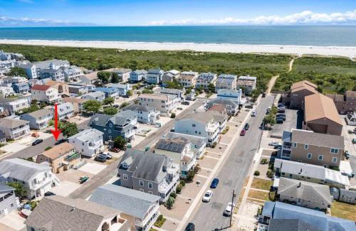 Southend House | Beach Getaway Parking 2 blocks to Beach