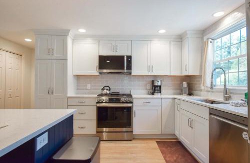 Orleans House | Beach Getaway with Private Backyard
