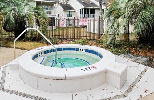 Little River Apartment | Beach Golfer's Nest