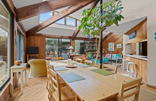 Pine Knoll Shores House | Beach Grove home