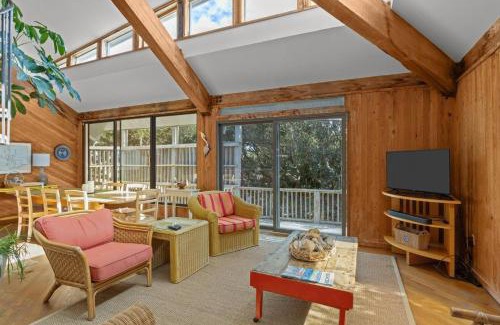 Pine Knoll Shores House | Beach Grove home