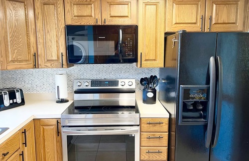 Northeast Virginia Beach House | Beach Happy 4bdrm/9guests vacation gem steps to beach