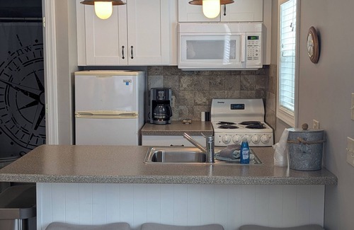Sturgeon Bay Cottage | Beach Harbor Resort - Studio Cottage