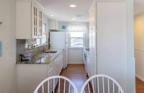 South Beach Haven House | Beach Haven Beach Block - 3rd house from beach - 2 private decks & so much more.