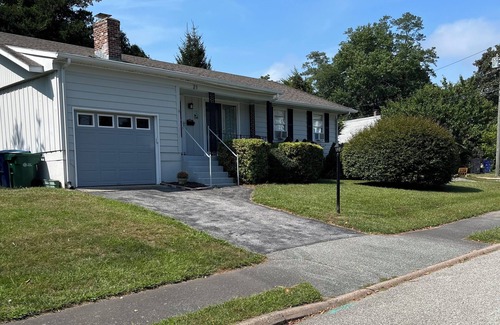 Waterford House | Beach Haven, Family getaway-walk to beaches