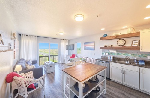 Long Beach Condo | Beach Haven - Walk to town & beach, Amazing Views