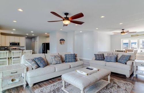 Beach Haven West House | Beach Haven West. Pet Friendly. Waterfront. Lagoon front. Beach Badges. WIFI.