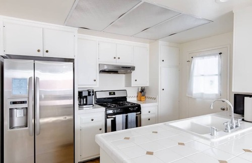Huntington Beach House | Beach Heaven! Huge townhouse near the sand in Huntington Beach!