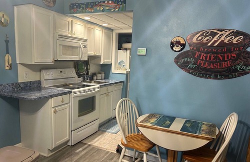 Cape May - Wildwood Condo | Beach Holiday Condo ~ 1 BR/2 Full Baths ~ Full Kitchen With Dishwasher