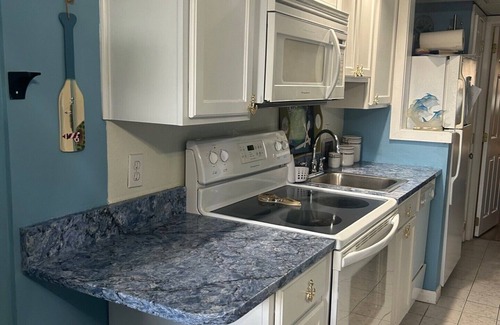 Cape May - Wildwood Condo | Beach Holiday Condo ~ 1 BR/2 Full Baths ~ Full Kitchen With Dishwasher