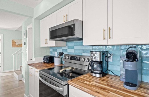 East End House | Beach Home w/Gulf Views, Beach Access, Private Pool, Volleyball, EV Charger, Volleyball & More!