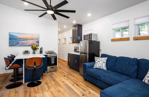 Mayfield House | Beach | Hot Tub | Arbutus Lake | 15 min to DT TC