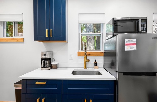 Mayfield House | Beach | Hot Tub | Arbutus Lake | 15 min to DT TC