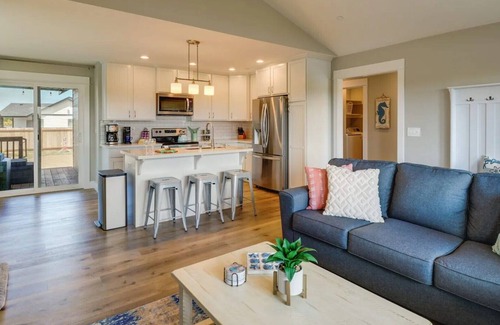 Ocean Shores House | Beach, Hot Tub, Sand Court, Game Room and More!