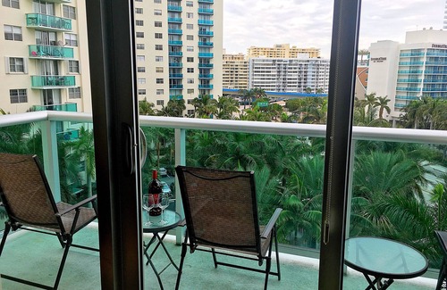 Seybold Condo | Beach House - 5 star Luxury 2 Bed, 2 Bath on the beach