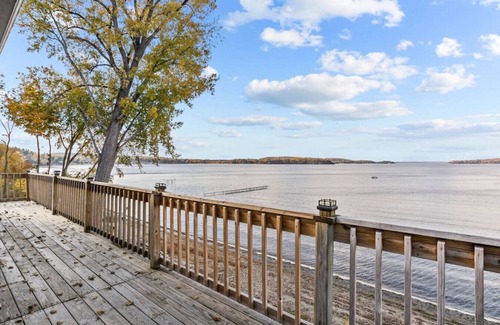Colchester Cottage | Beach House · Beautiful Beachfront House, Close to Burlington!