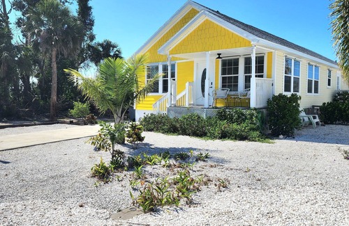 Harlem Heights House | Beach House - Between Fort Myers Beach, Sanibel Island, Captiva and Cape Coral
