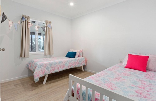 Scarborough Apartment | "Beach House Dunns" - Scarborough Q 4020