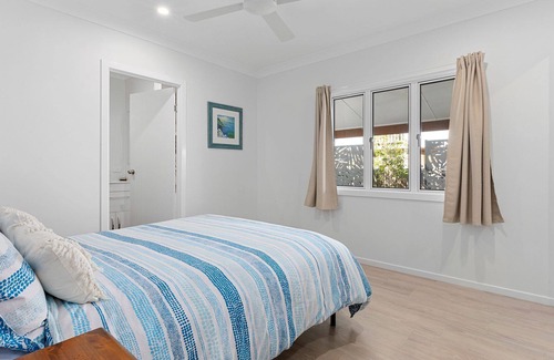 Scarborough Apartment | "Beach House Dunns" - Scarborough Q 4020