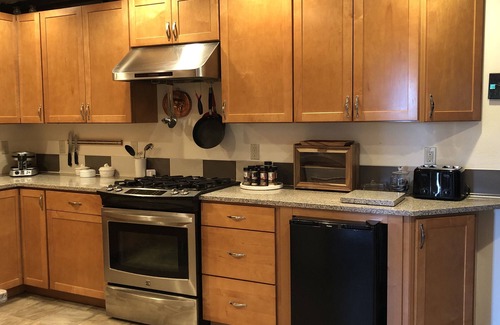 Pacific Beach House | Beach House Getaway - Amazing Location! 3-min Walk to the Beach!