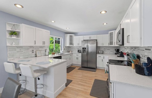 Lauderdale Beach Apartment | Beach House! + Hot Tub Paradise!
