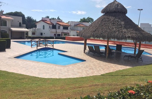 Manzanillo House | Beach house in Manzanillo with swimming pool and tennis court with a/c