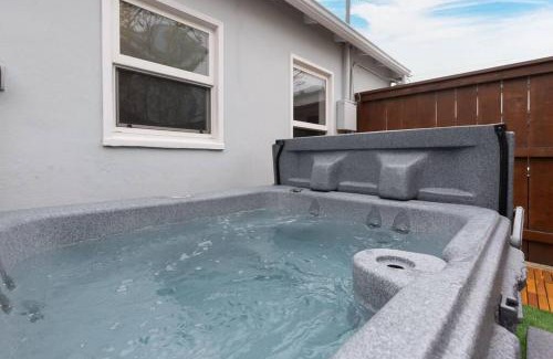Crown Point House | Beach House In The Heart Of PB