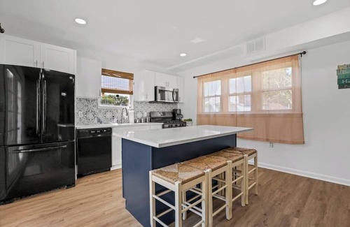 Keansburg House | Beach house-less than 1 minute walk to the beach