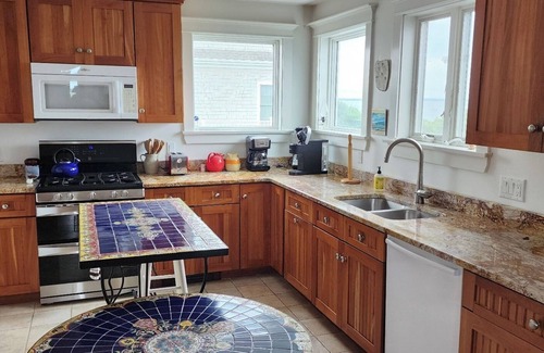 East Sandwich House | Beach House, located on a barrier dune between the ocean and Great Salt Marsh