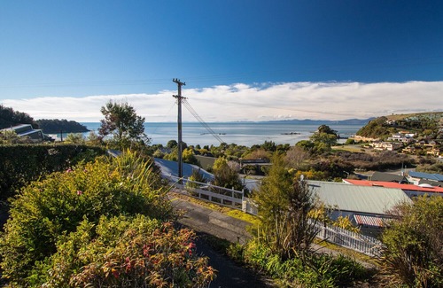 Ngaio Bay Cottage | Beach House on the Ridge - Kaiteriteri House