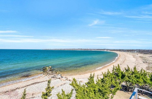 Montauk House | Beach House on Fort Pond Bay