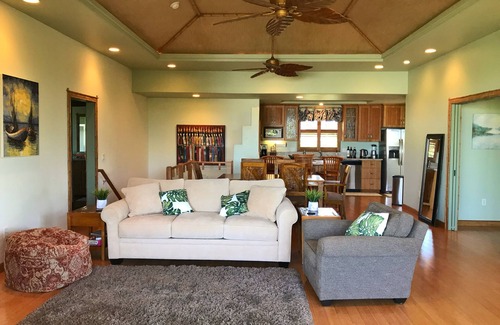 Kahaluu Bay House | Beach House: Oversized Lanai with Indoor/Outdoor Flow. EZ Stroll to Magic Sands!