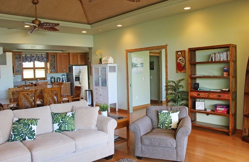 Kahaluu Bay House | Beach House: Oversized Lanai with Indoor/Outdoor Flow. EZ Stroll to Magic Sands!