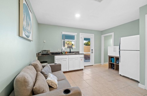 Bahama Beach House | Beach House Sunset Paradise Studio - Beach, Free Golf Round Daily