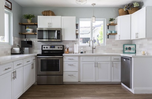 Delray Beach House | Beach House, Salt Water Pool, Outdoor Kitchen, Tiki Bar & optional Guest House